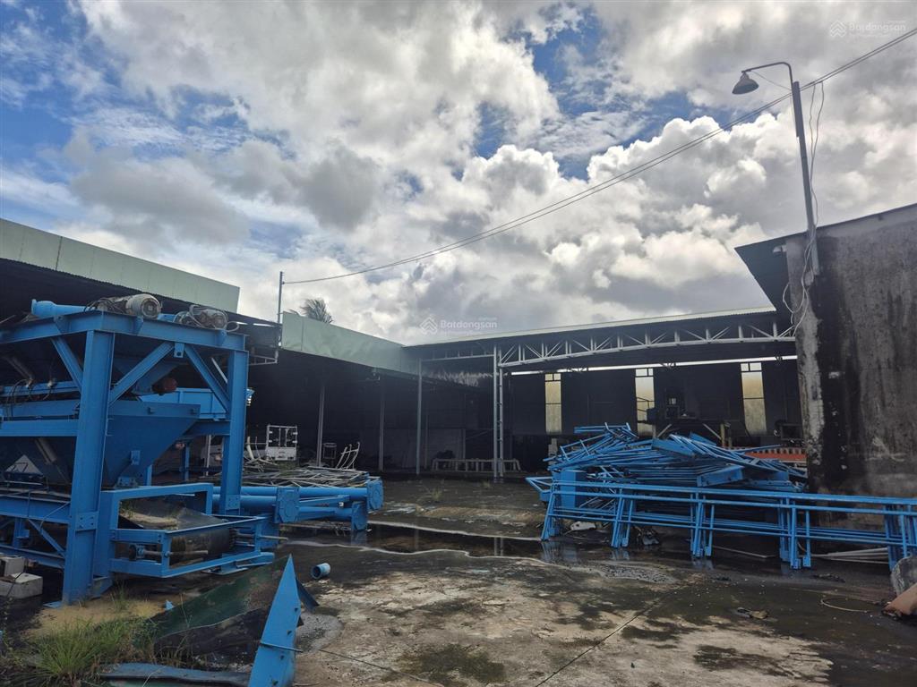 Bán đất tặng nhà mặt tiền đường ql1a 3047m giá chỉ 25 tỷ