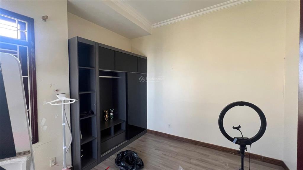 Bán nhà 4 tầng căn áp góc mặt đường trục chính 21m  gần vin dương kinh về nhà ở ngay full nội thất