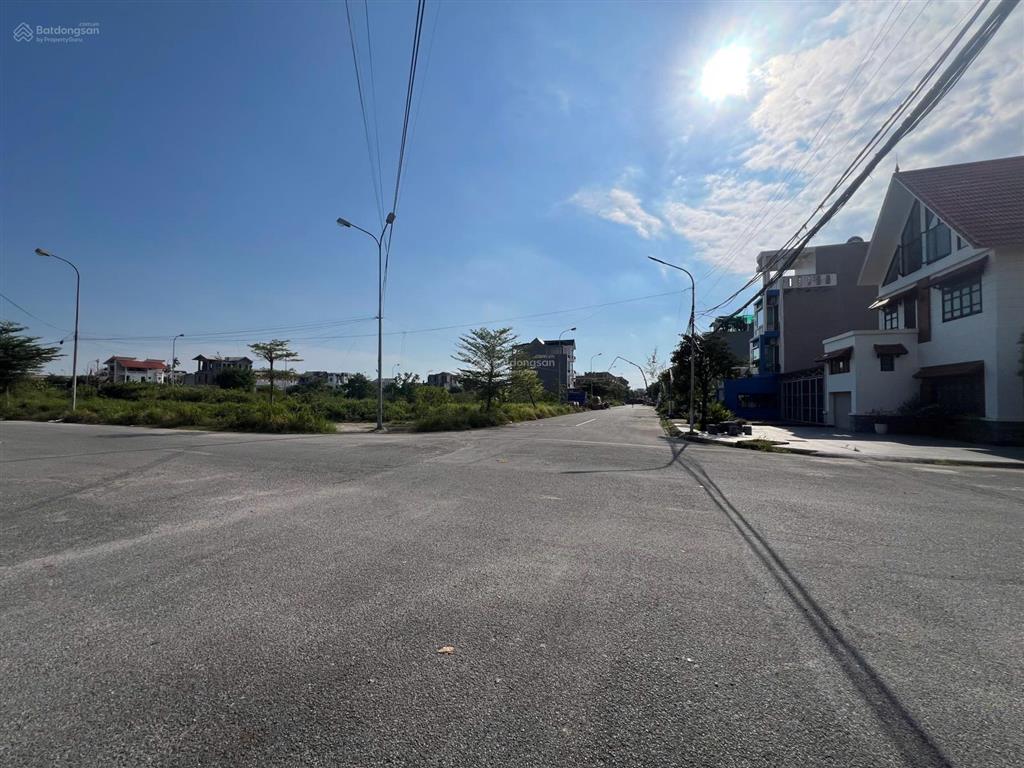 Bán nhà lk 100m2 xây 4 tầng, lô áp góc, bìa đỏ chính chủ, để lại toàn bộ nội thất