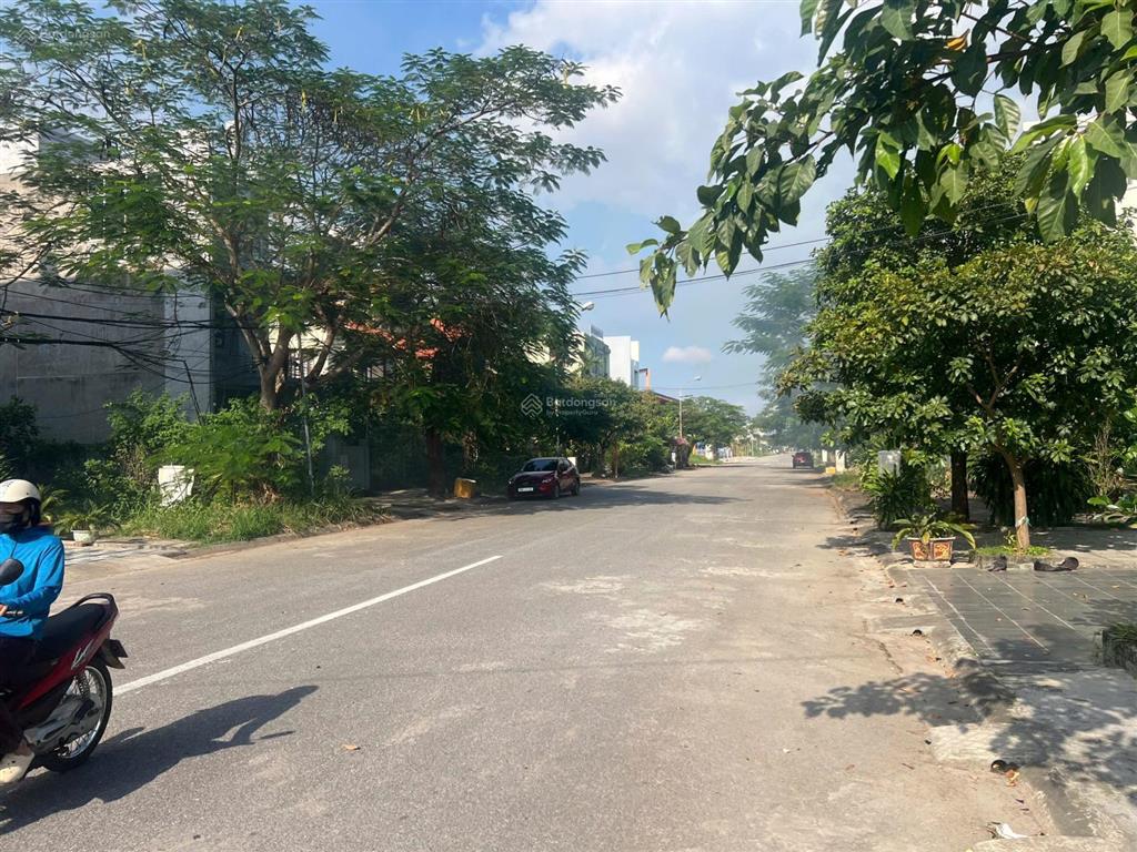Bán nhà lk 100m2 xây 4 tầng, lô áp góc, bìa đỏ chính chủ, để lại toàn bộ nội thất