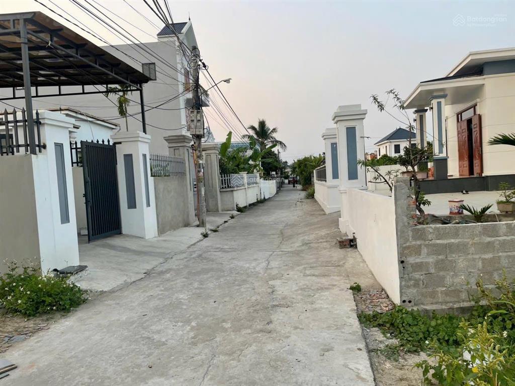 Lô góc trực trang trung tâm giá chỉ 8**