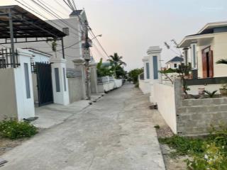 Lô góc trực trang trung tâm giá chỉ 8**