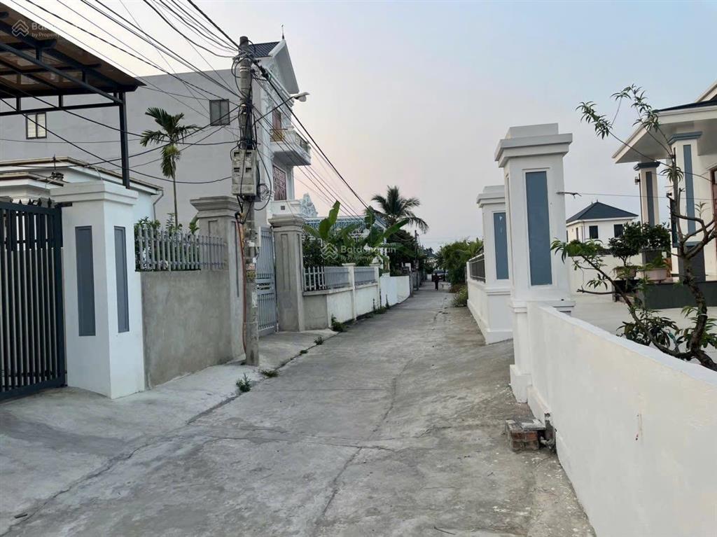 Lô góc trực trang trung tâm giá chỉ 8**