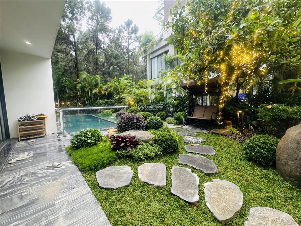 15 tỷbán villa 163m, 3 mặt thoáng cực đẹp, một bước chân ra rừng thông, phía trước ngắm hồ đại lải