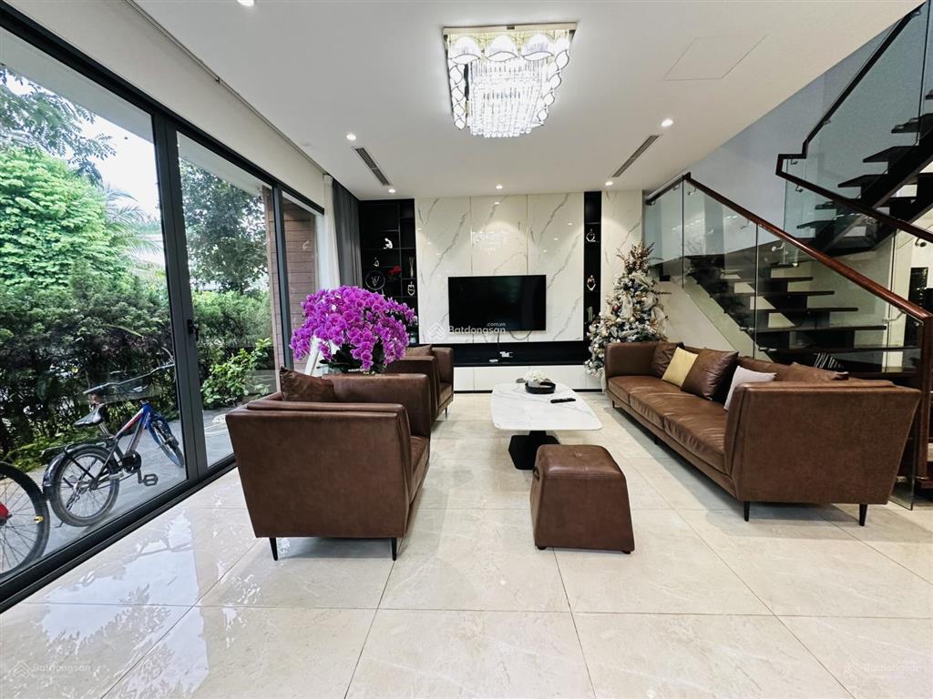 15 tỷbán villa 163m, 3 mặt thoáng cực đẹp, một bước chân ra rừng thông, phía trước ngắm hồ đại lải