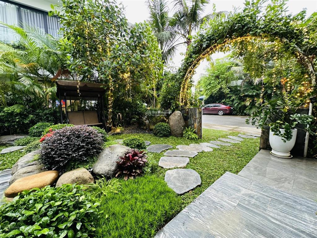 15 tỷbán villa 163m, 3 mặt thoáng cực đẹp, một bước chân ra rừng thông, phía trước ngắm hồ đại lải