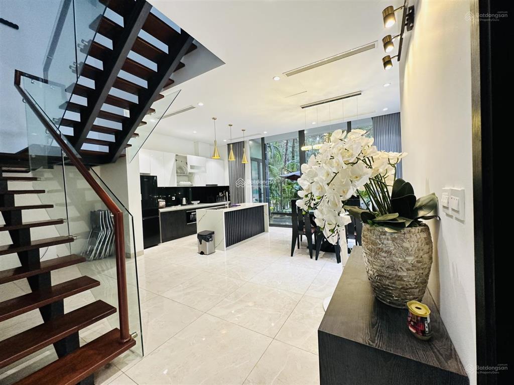 15 tỷbán villa 163m, 3 mặt thoáng cực đẹp, một bước chân ra rừng thông, phía trước ngắm hồ đại lải