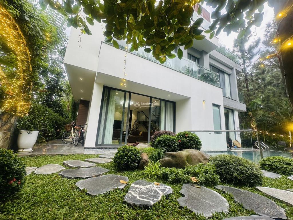 15 tỷbán villa 163m, 3 mặt thoáng cực đẹp, một bước chân ra rừng thông, phía trước ngắm hồ đại lải