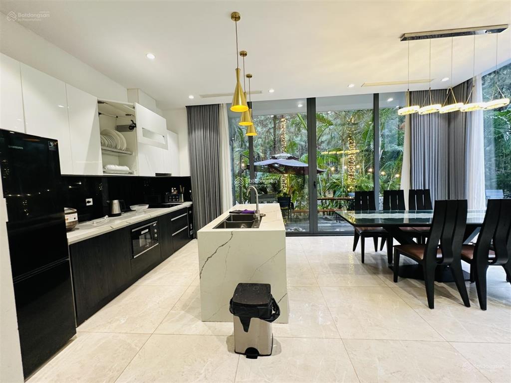 15 tỷbán villa 163m, 3 mặt thoáng cực đẹp, một bước chân ra rừng thông, phía trước ngắm hồ đại lải