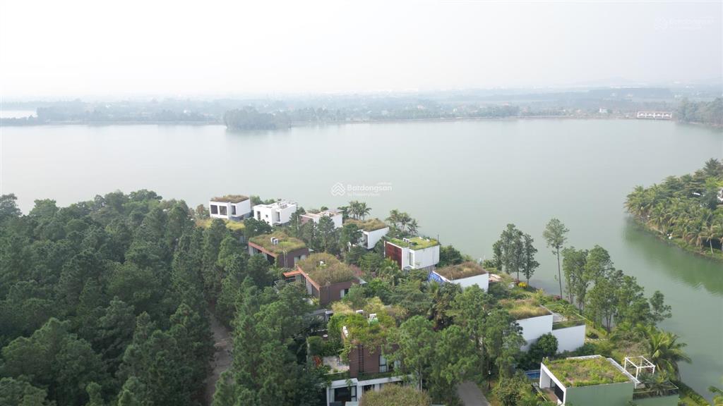 15 tỷbán villa 163m, 3 mặt thoáng cực đẹp, một bước chân ra rừng thông, phía trước ngắm hồ đại lải