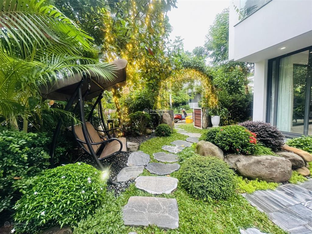 15 tỷbán villa 163m, 3 mặt thoáng cực đẹp, một bước chân ra rừng thông, phía trước ngắm hồ đại lải