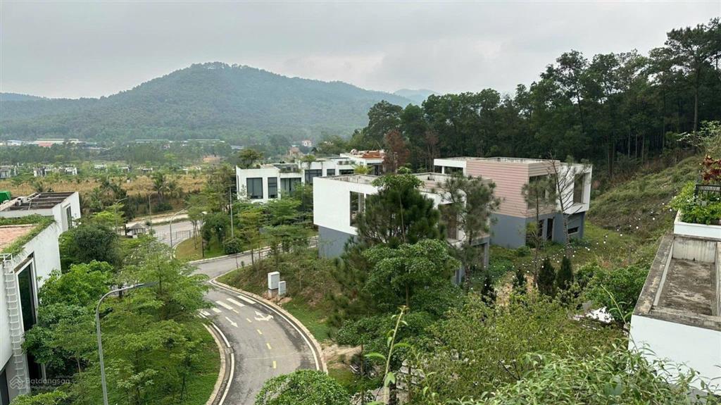 Bán biệt thự lô góc  ôm trọn thung lũng trong tầm mắt, cạnh ks intercon 5*, 180/360m, 9.6tỷ