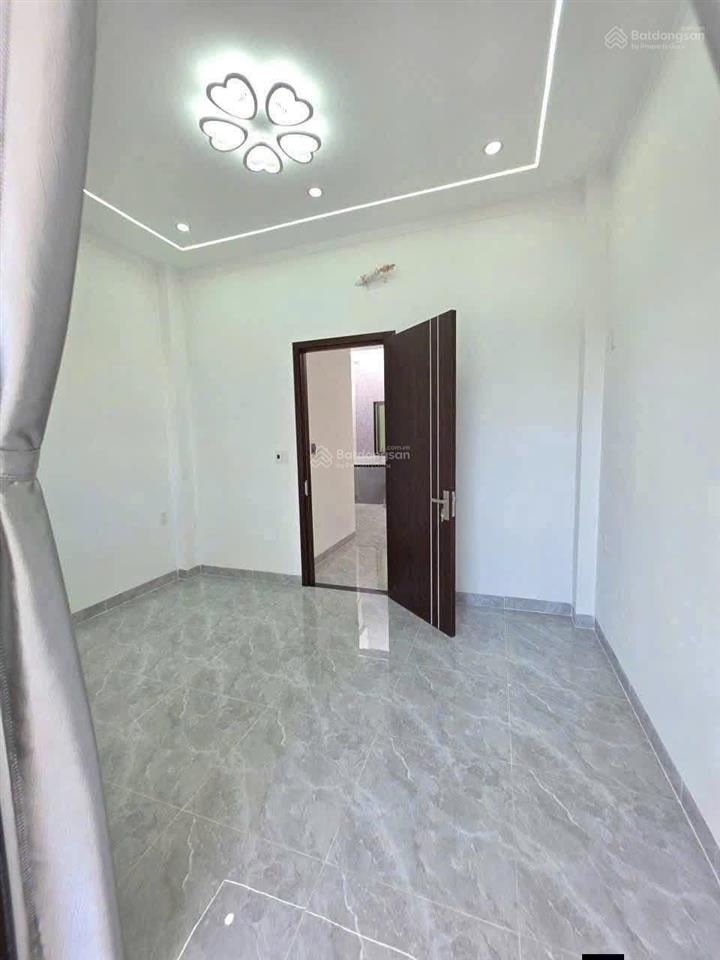 Bán nhà phường phú an bến cát cũ mặt tiền đường nhựa 12m kinh doanh. dt 122m trệt lầu .sổ sẵn