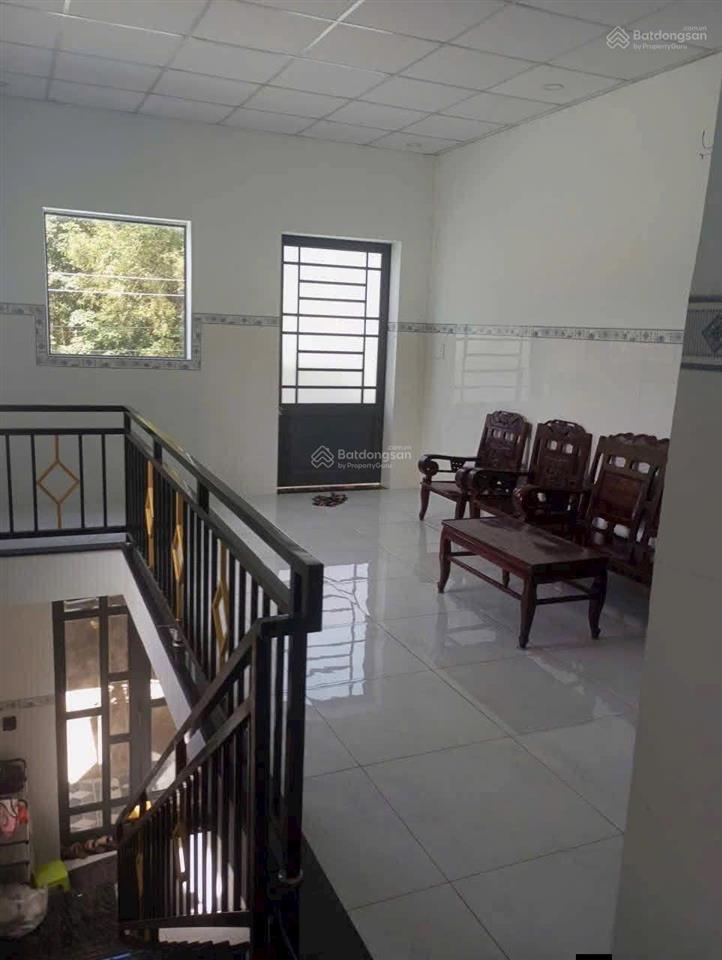 Bán nhà phường phú an bến cát cũ mặt tiền đường nhựa 12m kinh doanh. dt 122m trệt lầu .sổ sẵn