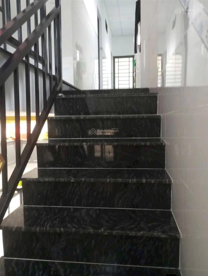 Bán nhà phường phú an bến cát cũ mặt tiền đường nhựa 12m kinh doanh. dt 122m trệt lầu .sổ sẵn