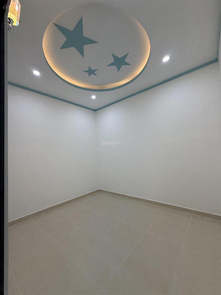 Bán nhà riêng tđc tương bình hiệp cũ gần hồ văn cống , dt 5x27 thổ cư 100% , tặng nội thất , giá rẻ