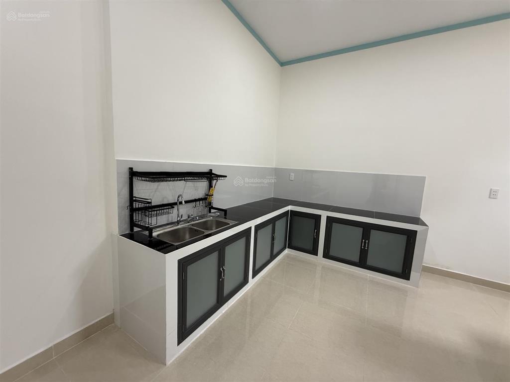 Bán nhà riêng tđc tương bình hiệp cũ gần hồ văn cống , dt 5x27 thổ cư 100% , tặng nội thất , giá rẻ