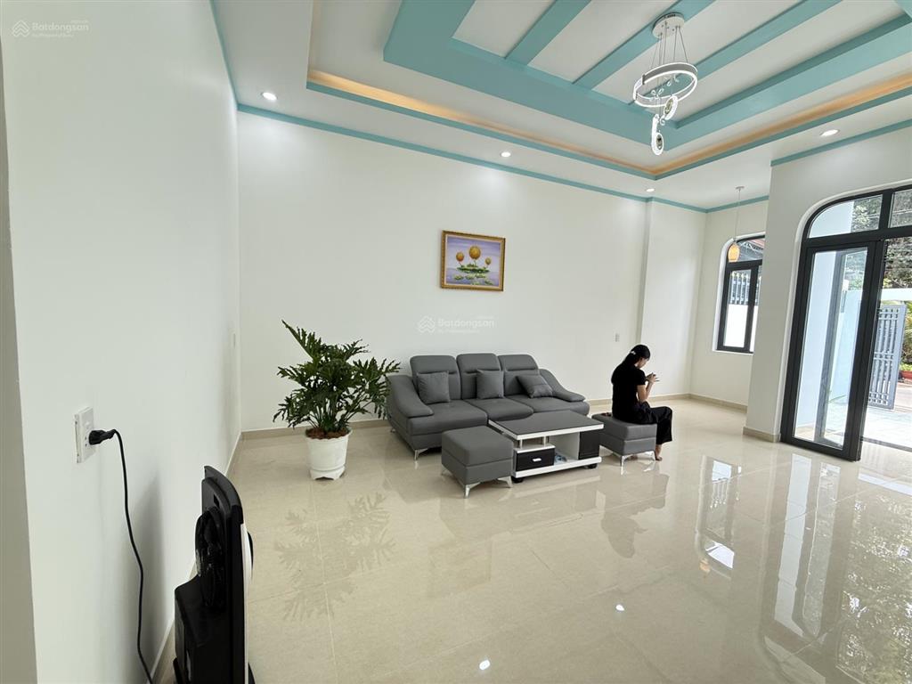 Bán nhà riêng tđc tương bình hiệp cũ gần hồ văn cống , dt 5x27 thổ cư 100% , tặng nội thất , giá rẻ