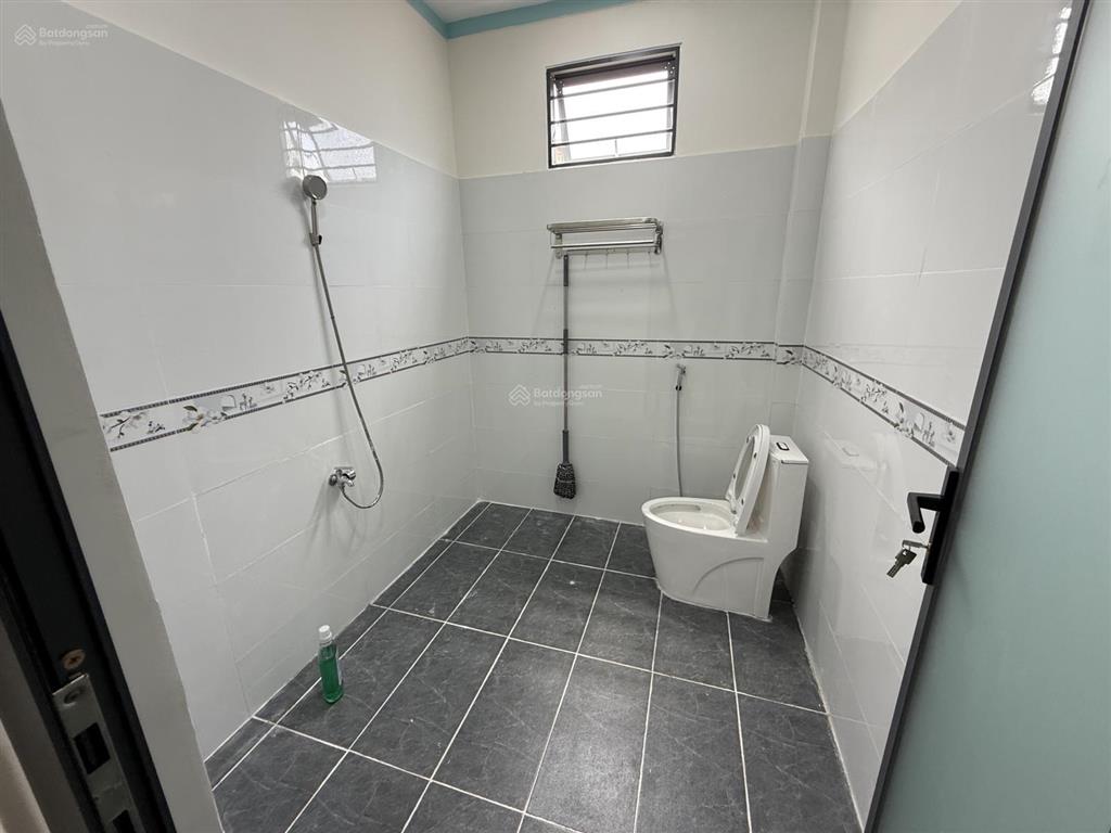 Bán nhà riêng tđc tương bình hiệp cũ gần hồ văn cống , dt 5x27 thổ cư 100% , tặng nội thất , giá rẻ