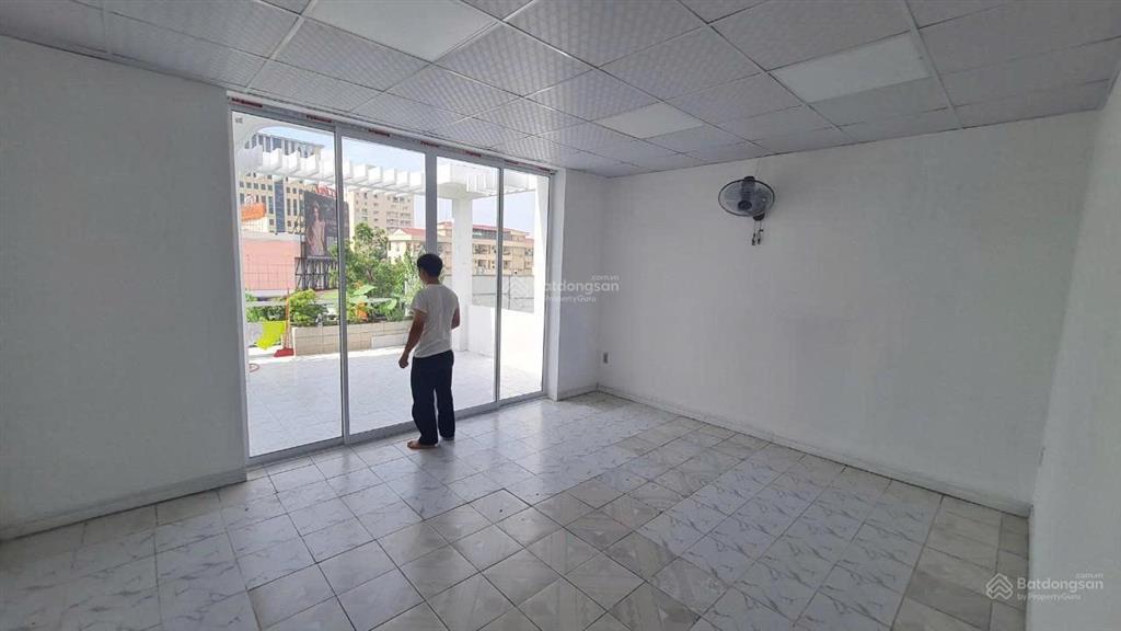 Cho thuê nhà mặt tiền cộng hòa, tân bình đối diện vincom kinh doanh sầm uất 40tr/tháng