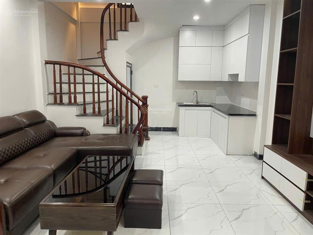 Đầu xuân giá lì xì. nhà 5 t. dt 31 m2. áp sát đường ô tô. ở hoa thám la phù xã an khánh hn