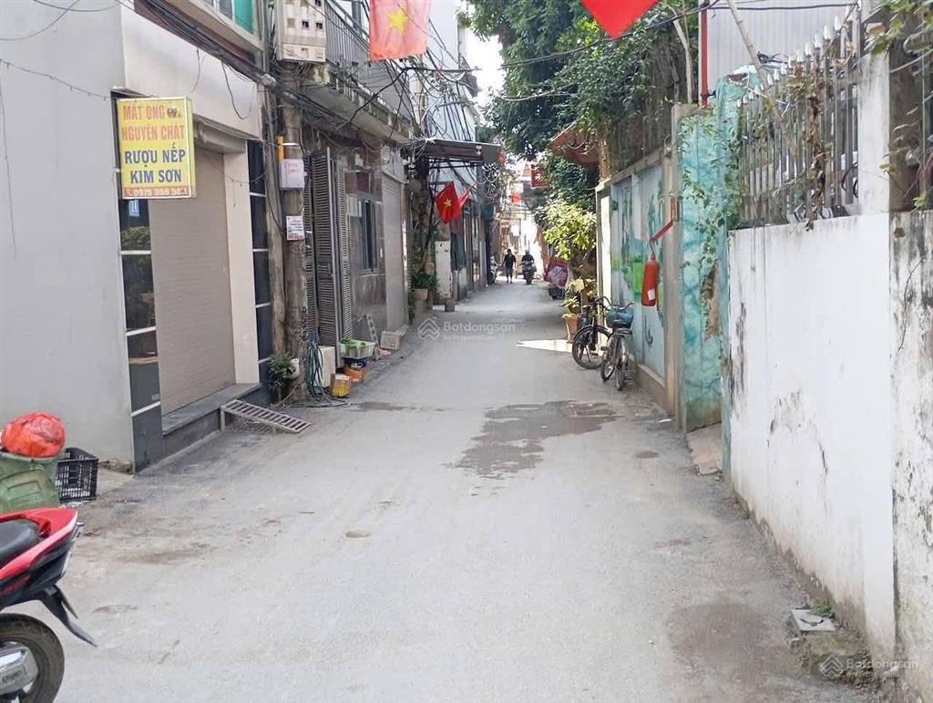 Cần bán lô đất thổ cư sđ.cc.dt 32 m.lô góc mặt tiền kinh doanh. ở la phù xã an khánh hn.