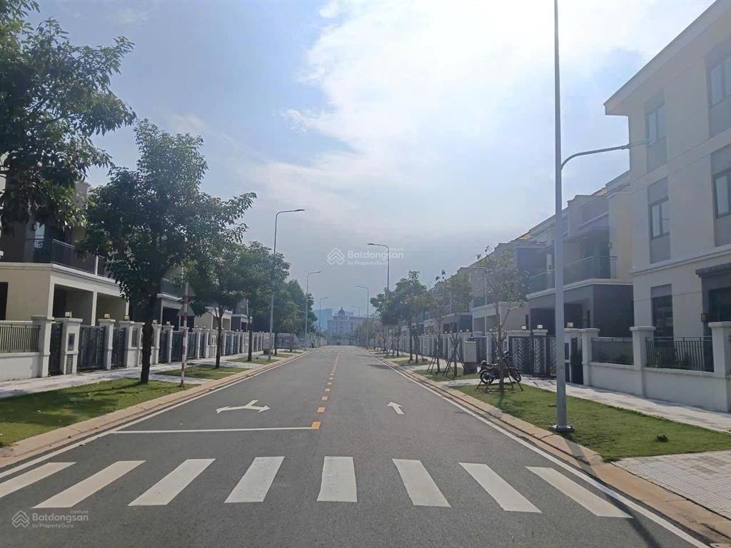 Bán nhà phố kđt aqua city  8 tỷ (thương lượng), giá 49.6 tr/m2, 8x20m, gần clubhouse  đường 19m