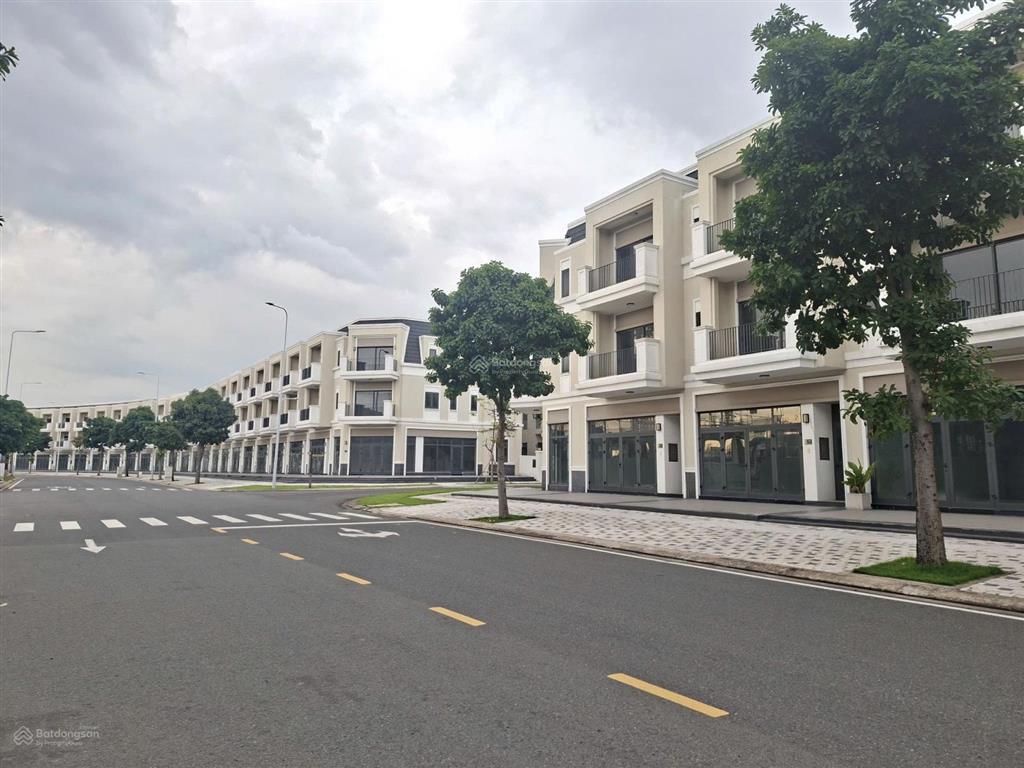 Bán nhà phố kđt aqua city  8 tỷ (thương lượng), giá 49.6 tr/m2, 8x20m, gần clubhouse  đường 19m