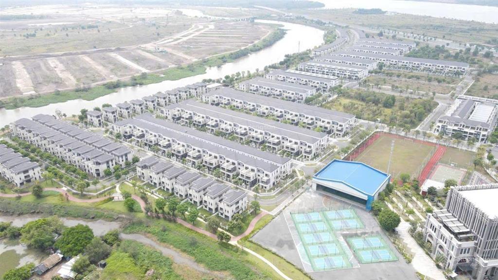 Bán nhà phố kđt aqua city  8 tỷ (thương lượng), giá 49.6 tr/m2, 8x20m, gần clubhouse  đường 19m