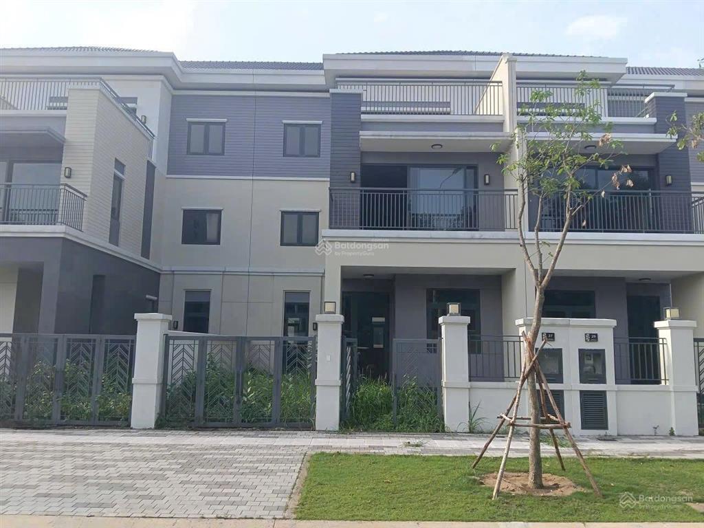 Bán nhà phố kđt aqua city  8 tỷ (thương lượng), giá 49.6 tr/m2, 8x20m, gần clubhouse  đường 19m