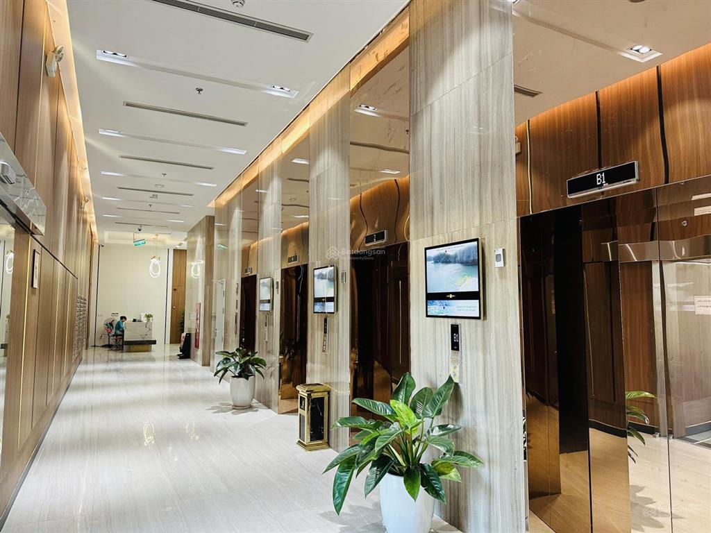Gia đình cần bán căn góc 2pn full nội thất ở toà a bình minh garden
