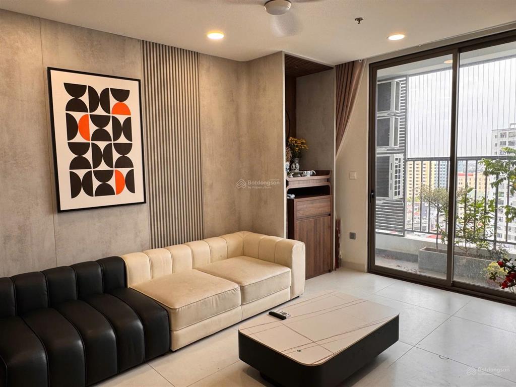 Chính chủ cần bán căn 2pn  90m2 tầng trung đẹp  đã có sổ đỏ  full nội thất