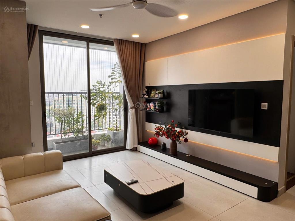 Chính chủ cần bán căn 2pn  90m2 tầng trung đẹp  đã có sổ đỏ  full nội thất