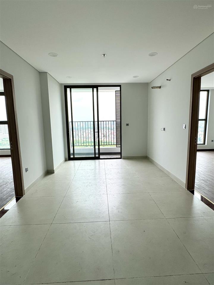 Chính chủ cần bán căn 2pn  77.5m2 hướng đông nam, view hồ  giá 6 tỷ  nhận nhà ở ngay