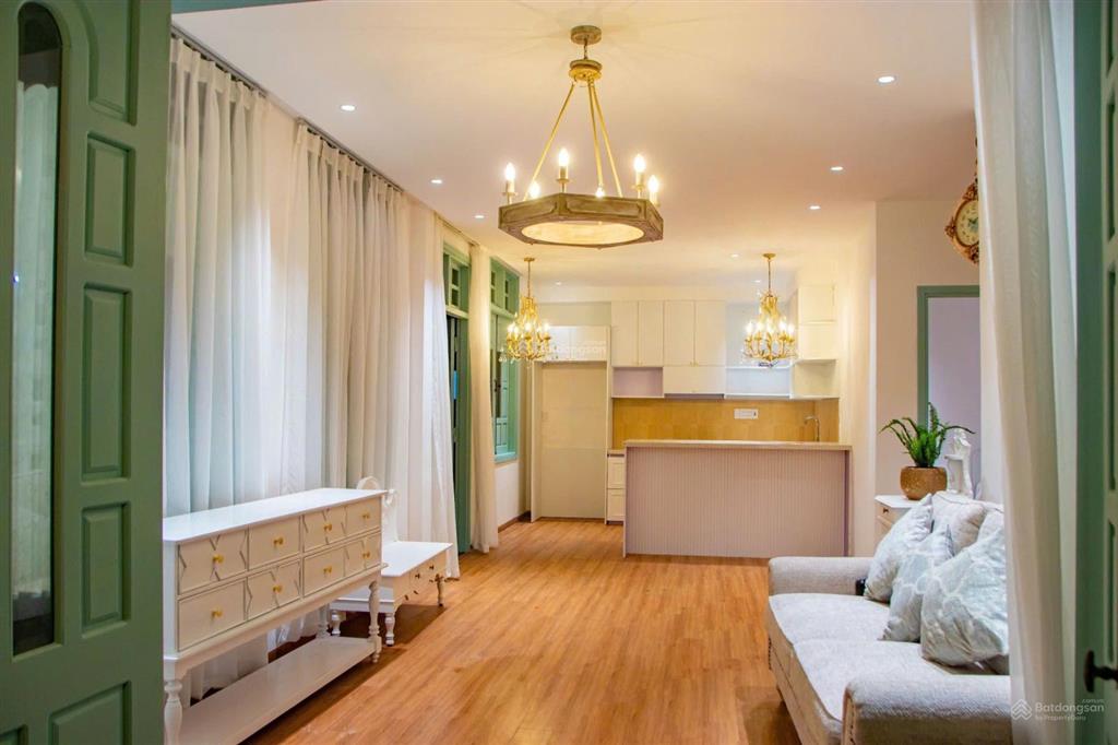 Chính chủ cần bán căn villa 2 mặt tiền, nội thất xịn sò, có hồ bơi ngoài trời cực chill