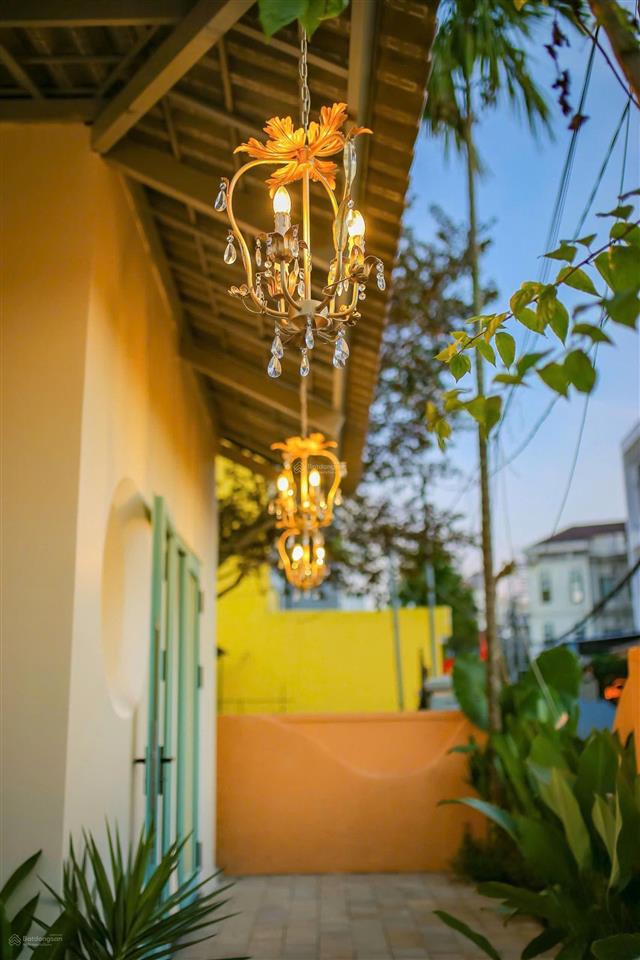 Chính chủ cần bán căn villa 2 mặt tiền, nội thất xịn sò, có hồ bơi ngoài trời cực chill