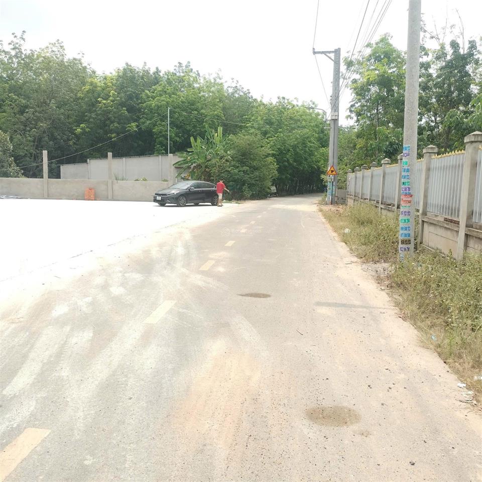 Lô đất 2 mặt tiền đường, diện tích 15*120m, sổ sẵn  giá 5.3 tỷ