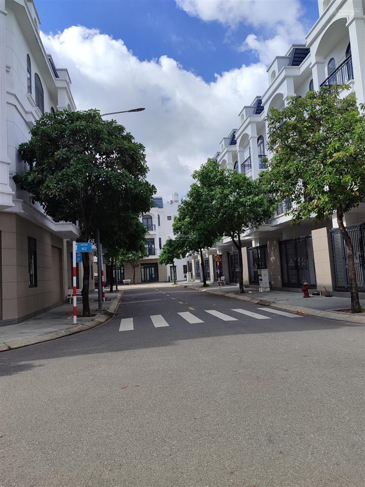 Kẹt ngân hàng bán gấp nhà bình chuẩn, trệt + 2 lầu, dtxd 183m2  giá 3.9 tỷ