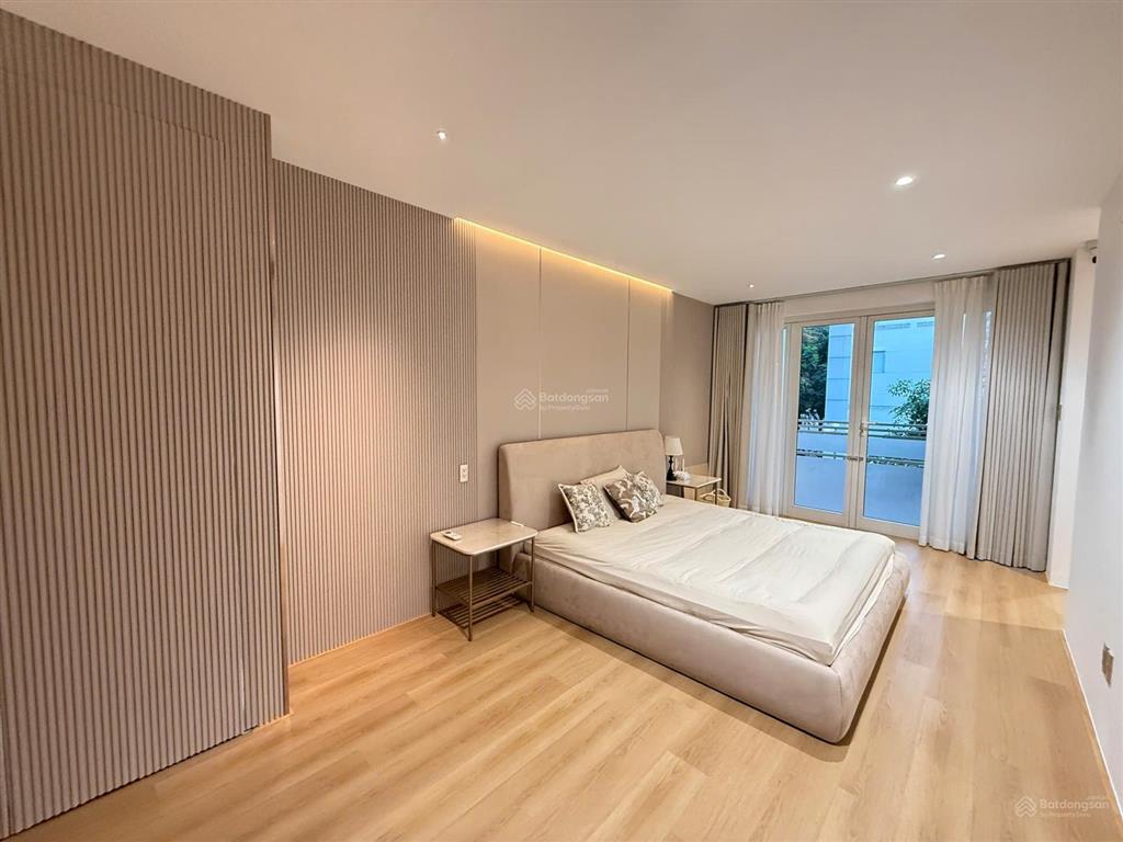 Bán nhà phố kiến trúc đỉnh cao thang máy kính kdc nam long q7 mới 100%