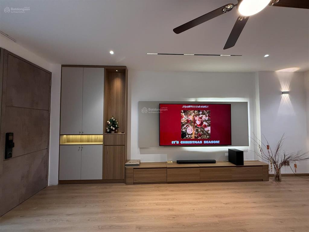 Bán nhà phố kiến trúc đỉnh cao thang máy kính kdc nam long q7 mới 100%