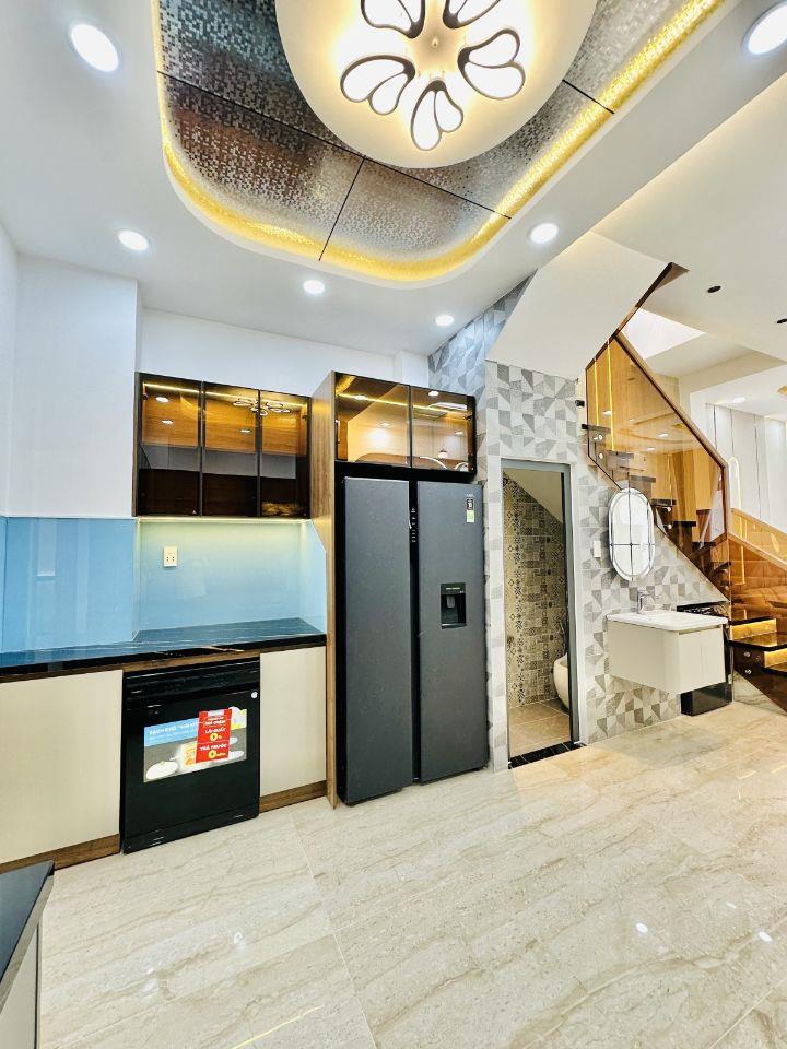 Bán gấp nhà đẹp, ở ngay Khuông Việt, 70m², gần Đầm Sen, khu dân trí, đủ tiện ích, 7.X tỷ  ✅ 