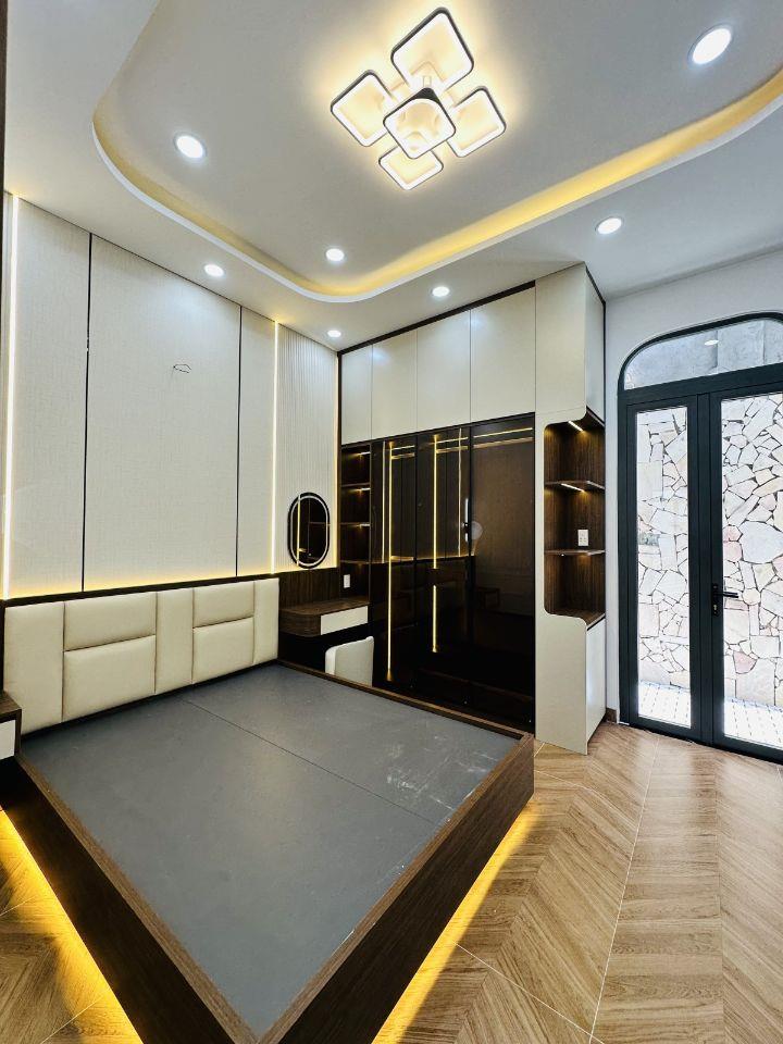 Bán gấp nhà đẹp, ở ngay Khuông Việt, 70m², gần Đầm Sen, khu dân trí, đủ tiện ích, 7.X tỷ  ✅ 