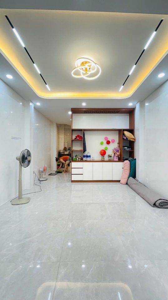 Đi định cư, bán gấp nhà Phú Hòa, 42m², mới tinh, tặng nội thất, gần Chợ Tân Bình, 5.x tỷ  ✅
