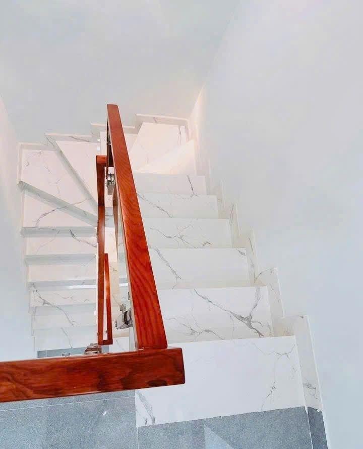 Nhà mới, đẹp 3 tầng hẻm xe hơi thông Gò Xoài 4PN, gần chợ khu sầm uất, đủ tiện ích 5.X tỷ.  
