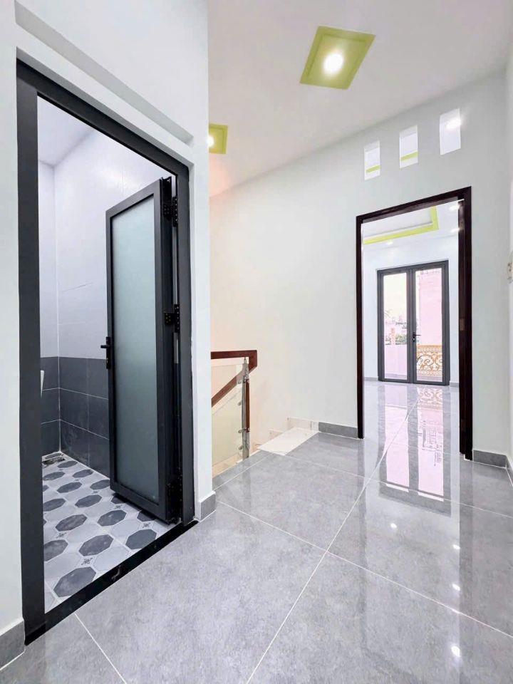 Nhà mới, đẹp 3 tầng hẻm xe hơi thông Gò Xoài 4PN, gần chợ khu sầm uất, đủ tiện ích 5.X tỷ.  