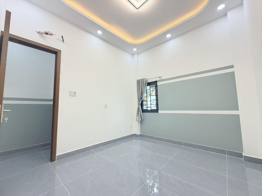 Nhà mới, đẹp căn góc Trịnh Đình Trọng, hẻm 5m sầm uất đủ tiện ích, không lộ giới, 4.X tỷ.  