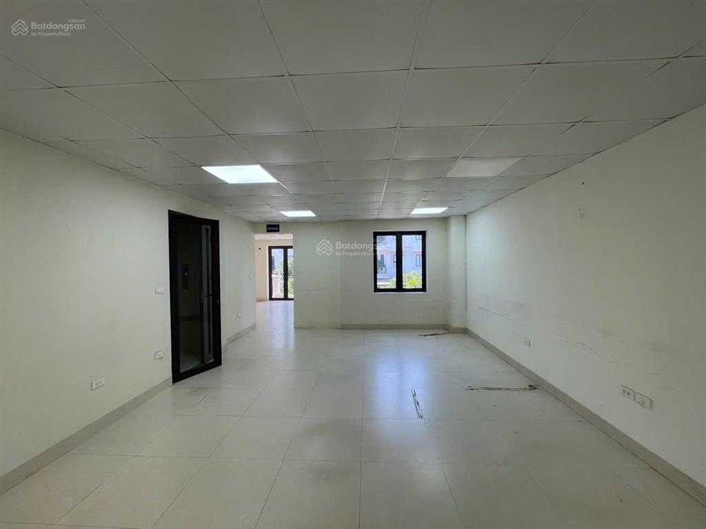 Cho thuê nhà trịnh văn bô 110m2x5t thang máy điều hoà, vỉa hè rộng, xe tải đỗ, vị trí đẹp có pccc