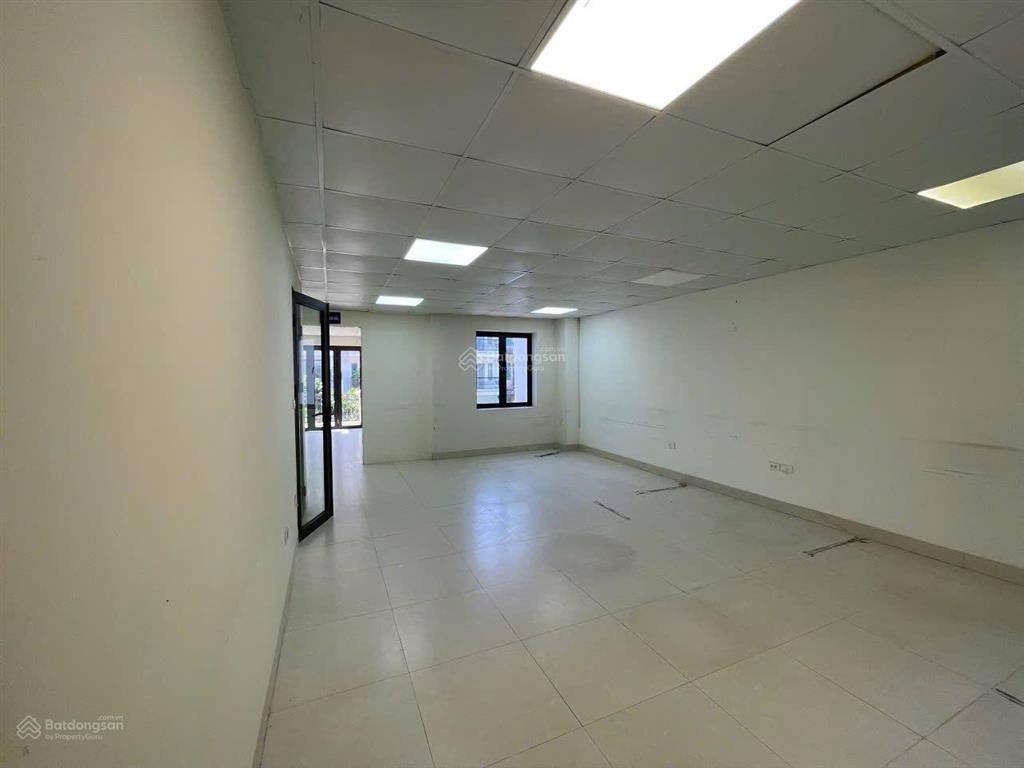 Cho thuê nhà trịnh văn bô 110m2x5t thang máy điều hoà, vỉa hè rộng, xe tải đỗ, vị trí đẹp có pccc