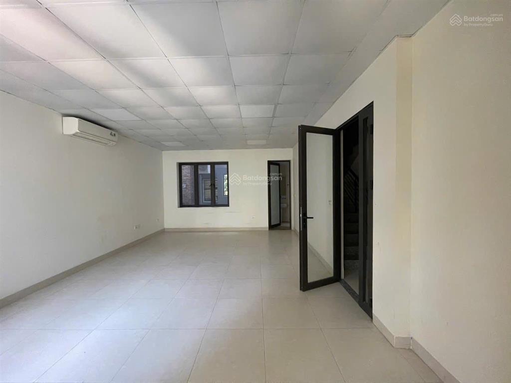 Cho thuê nhà trịnh văn bô 110m2x5t thang máy điều hoà, vỉa hè rộng, xe tải đỗ, vị trí đẹp có pccc