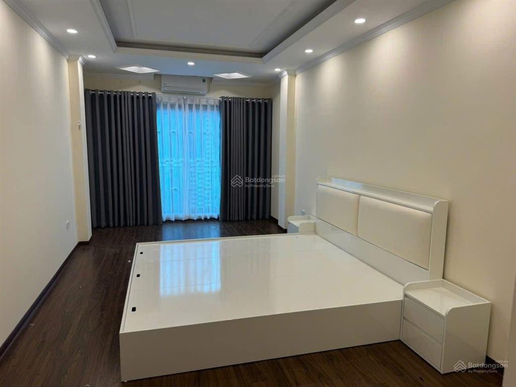 Cho thuê nhà cầu diễn 50m2x5t, mới tinh, full thang máy, điều hoà, ô tô đỗ cửa 16tr